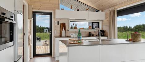 Fridge, oven, dishwasher, coffee/tea maker