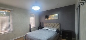 2 bedrooms, WiFi, bed sheets - Niagara Luxury villa-Breakfast, pool, water view (Niagara Falls)