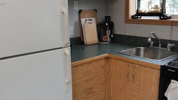 Køleskab, mikrobølgeovn, ovn, kogeplade