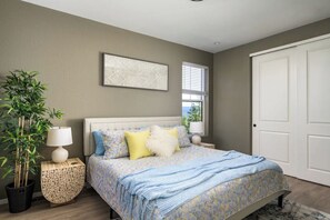 3 bedrooms, desk, iron/ironing board, free WiFi - PET-FRIENDLY LUXE Mtn Retreat, Hot tub, Firepit w/EPIC views, Red Rock, Rafting (Bailey)