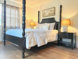 3 bedrooms, desk, free WiFi, bed sheets - Brand New Build on Private Lake! Starlink Internet! (Phelps)