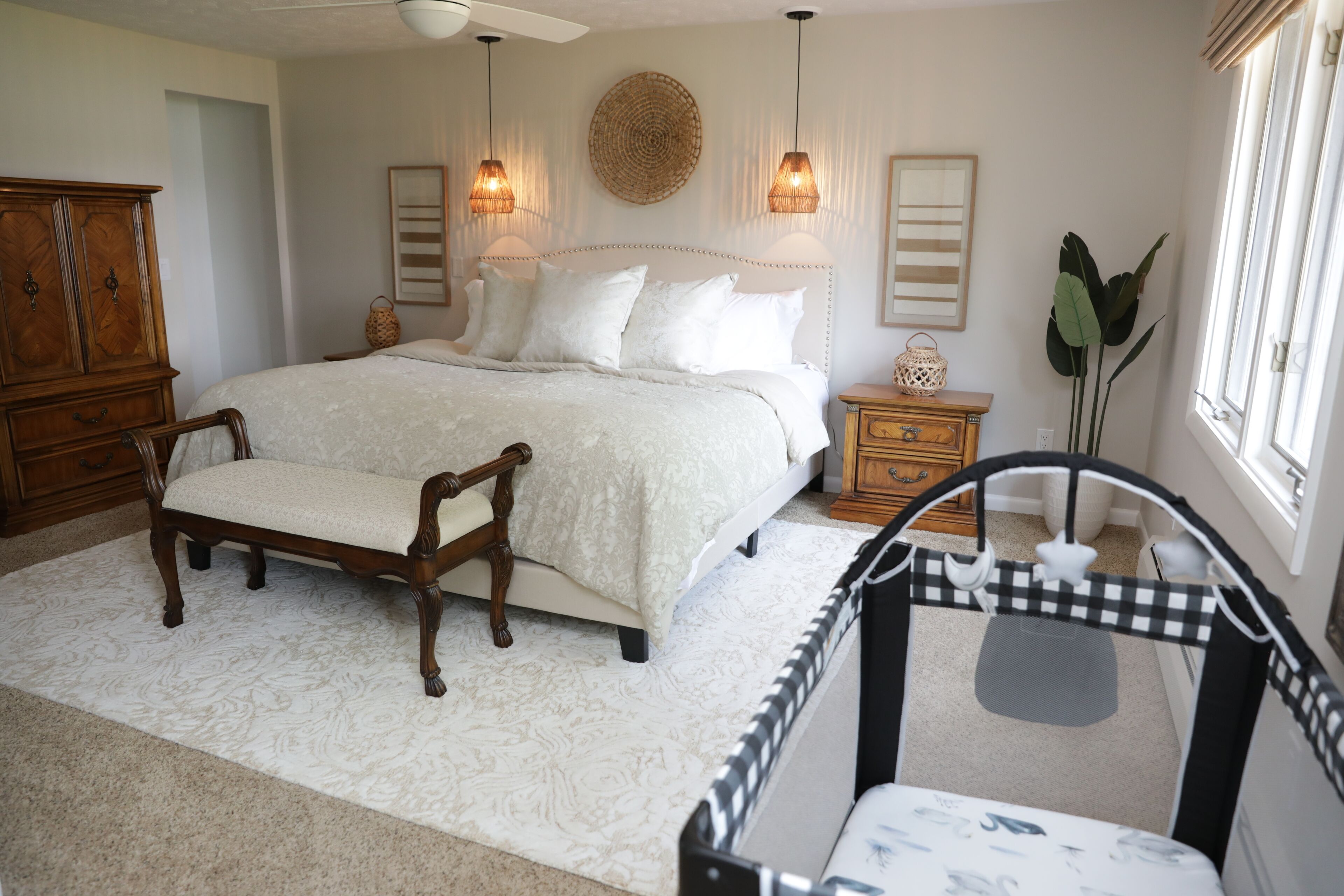 4 chambres, bureau, fer et planche à repasser, lit parapluie