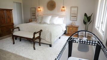 4 chambres, bureau, fer et planche à repasser, lit parapluie