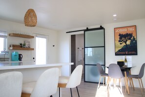 Dining - Bohío: A Remote Work Retreat 5 mins away from JT National Park North Entrance  (Twentynine Palms)