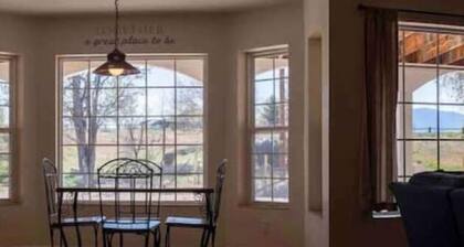 Private basement apartment with incredible view!