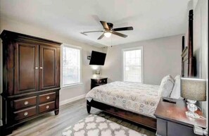 3 bedrooms, desk, iron/ironing board, free WiFi