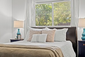 3 Schlafzimmer, Schreibtisch, Bügeleisen/Bügelbrett, Reisekinderbett