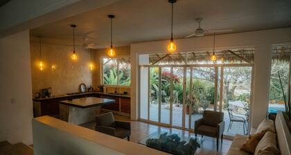 Casa La Bomba - Luxury and Serenity atop La Punta