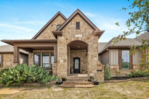 Exterior - Luxury Hill Country Retreat| 16 acres| Private POOL| Fire Pit| 360 Views| Pet Friendly| Sleeps 16 (Dripping Springs)