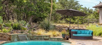 Luxury Hill Country Retreat| 16 acres| Private POOL| Fire Pit| 360 Views| Pet Friendly| Sleeps 16