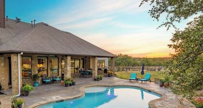 Luxury Hill Country Retreat| 16 acres| Private POOL| Fire Pit| 360 Views| Pet Friendly| Sleeps 16