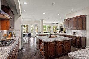 Fridge, microwave, oven, stovetop - Luxury Hill Country Retreat| 16 acres| Private POOL| Fire Pit| 360 Views| Pet Friendly| Sleeps 16 (Dripping Springs)