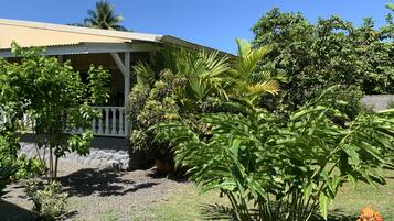 Chambre Quadruple, salle de bains commune, vue jardin (Chambre) | Jardin