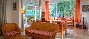 Basic-Vierbettzimmer, Gemeinschaftsbad, Gartenblick (Chambre) | Lounge