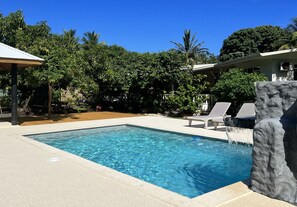 Basic Quadruple Room, Shared Bathroom, Garden View (Chambre) | Outdoor pool - Pension Pare Lodge Tahiti (Pirae)