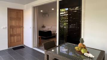 Estudio Deluxe | Caja de seguridad en la habitación y escritorio