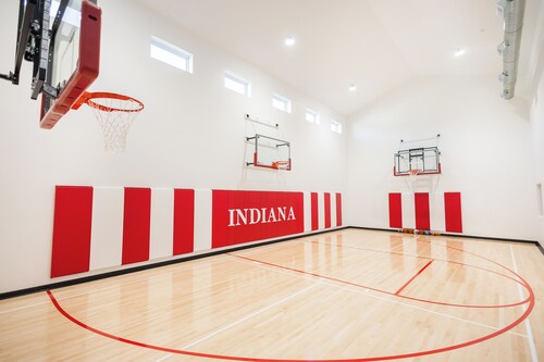 Amazing Home Near IU's Campus with INDOOR Basketball Gym & Outdoor Pool/Hot tub