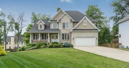 Amazing Home Near IU's Campus with INDOOR Basketball Gym & Weight Room