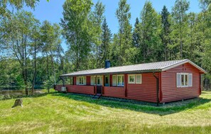 Exterior - Nice home in älvsered with WiFi (Älvsered)
