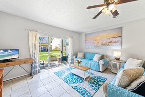 Smart TV, computer monitors - Gulf Breeze: 5MinWalkToBeach,Pool,Yard,CloseToAll (Miramar Beach)