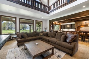 Smart TV, fireplace, stereo - Mountain Tyme - AC - Hot tub - Garage - Firepit - 3 Fireplaces - Chef's kitchen (Donnelly)