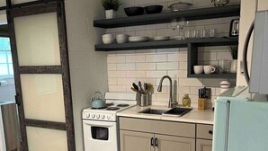 Private kitchen - Lovely 1 BR with King bed Apt 2 (New Bern)