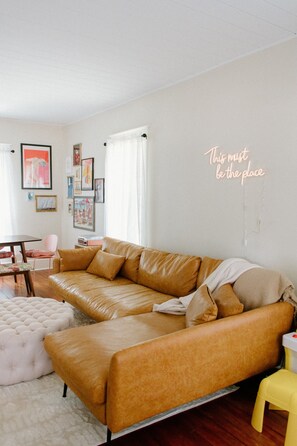 Living area - Remodeled cottage with great outdoor space, close to everything - pet friendly!  (South Haven)