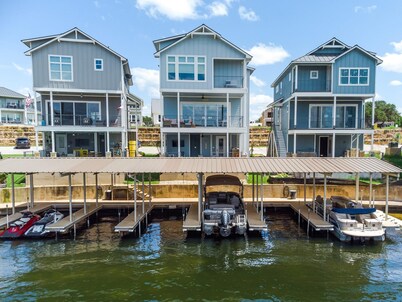 Misty Waters - Lakeside Home With Private Pool Boat Lift