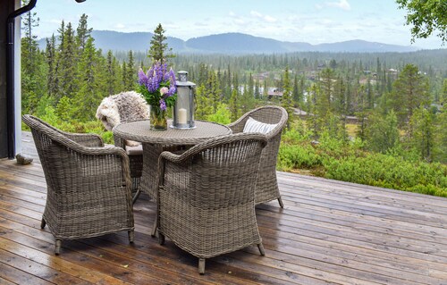 Nice home in Tuddal with kitchen