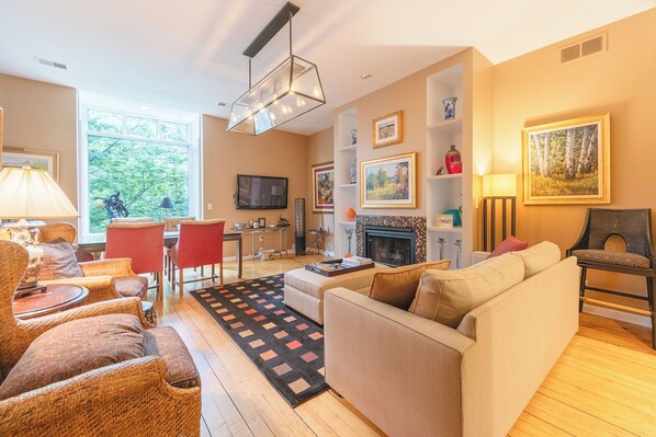 Télévision, cheminée