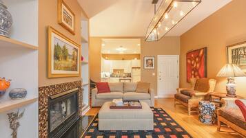 Télévision, cheminée