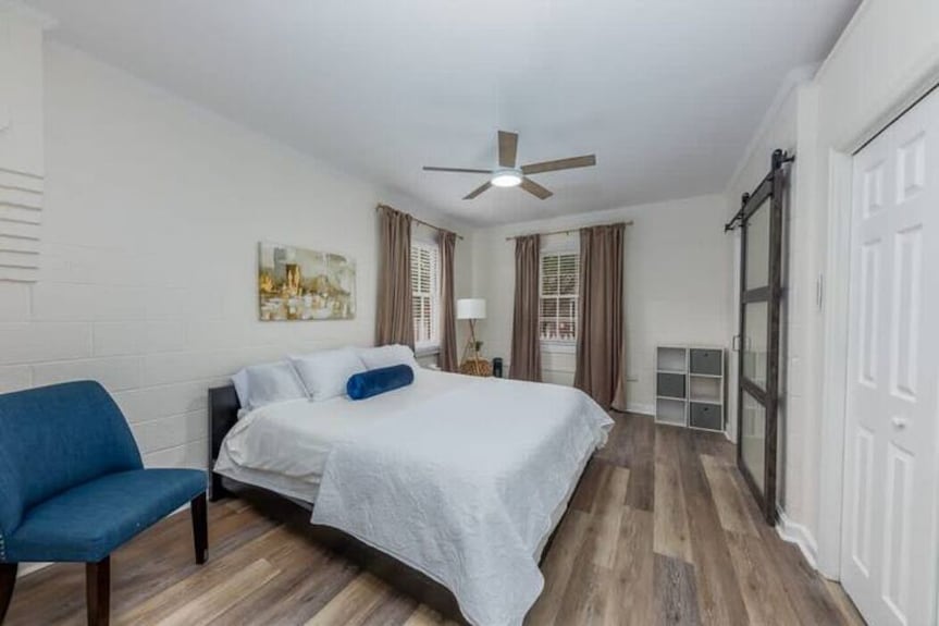 Lovely 1 Br With King Bed Apt 4 - New Bern, NC