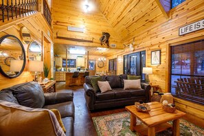 Smart-TV, Kamin, DVD-Player, Bücher