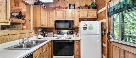 ثلاجة، ميكروويف، فرن، موقد طهي مسطح