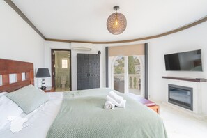 5 bedrooms, free WiFi, bed sheets