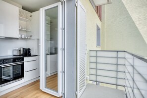 Frigorífic, microones, forn i placa de cuina 