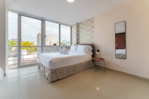 3 habitaciones, tabla de planchar con plancha, wifi y ropa de cama