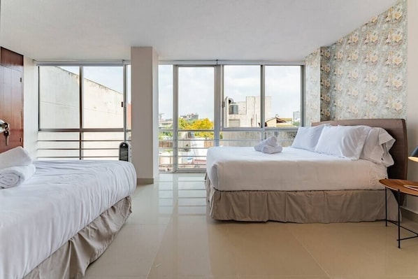 3 habitaciones, tabla de planchar con plancha, wifi y ropa de cama