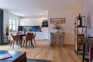 Dining - Cosmopolitan Suite, 84qm mit Balkon (Traunstein)