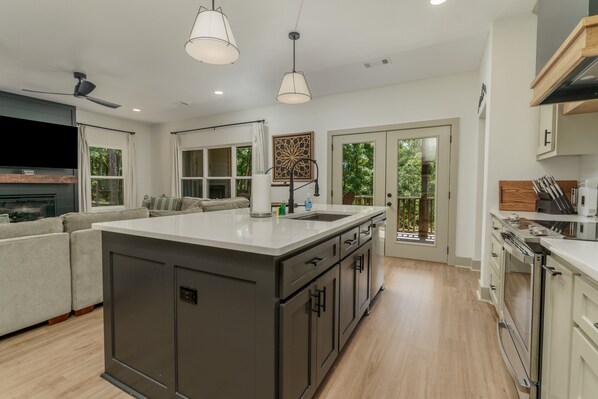 Fridge, microwave, oven, stovetop - New Build - 2023, Peaceful, Wooded Retreat (Hot Springs Village)