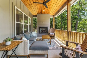 Terrace/patio - New Build - 2023, Peaceful, Wooded Retreat (Hot Springs Village)