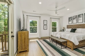 3 bedrooms, WiFi, bed sheets - New Build - 2023, Peaceful, Wooded Retreat (Hot Springs Village)