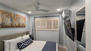 3 bedrooms, desk, iron/ironing board, travel crib