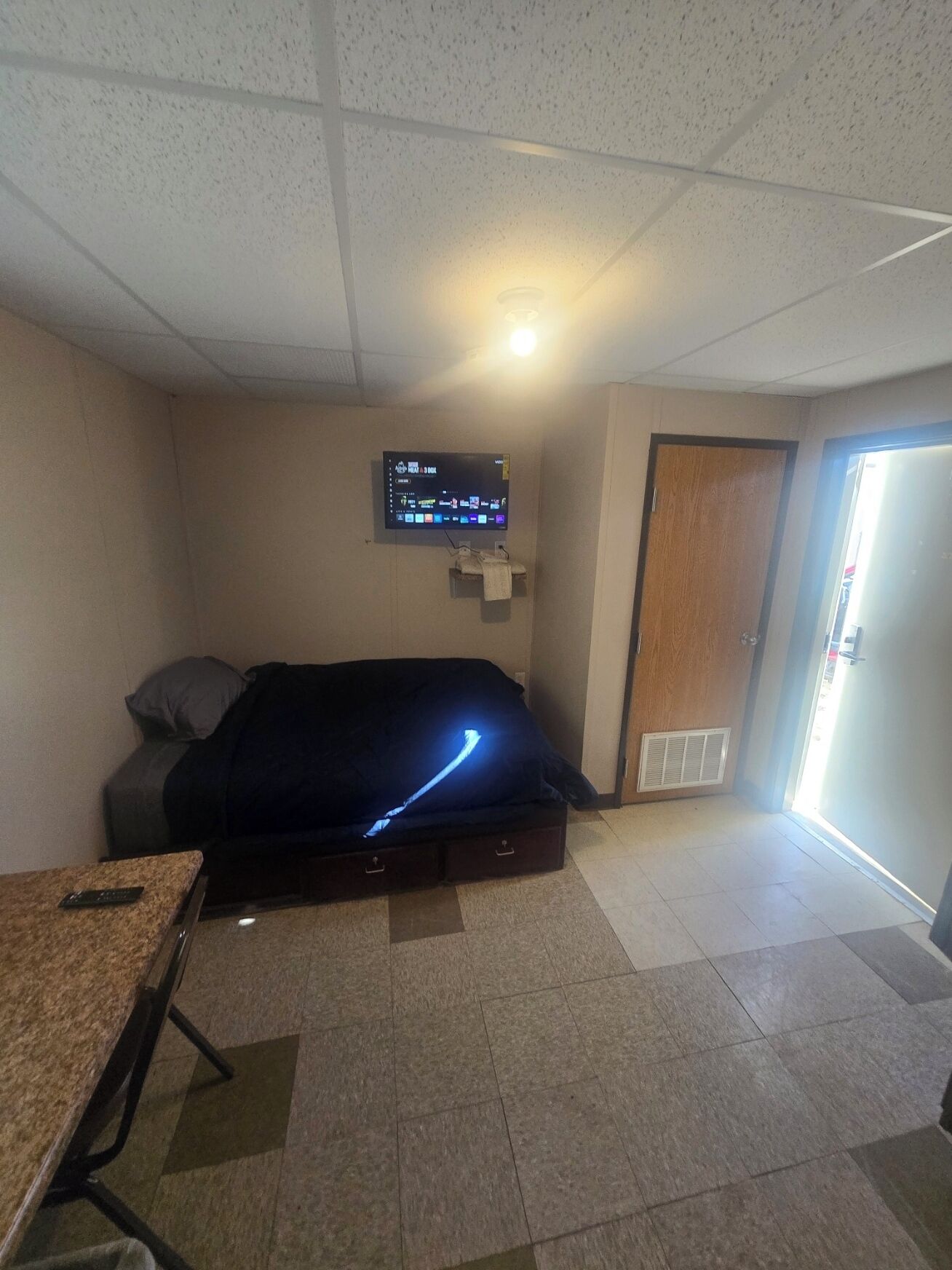 Economy Studio | Living area | Smart TV, Netflix, Hulu, streaming services