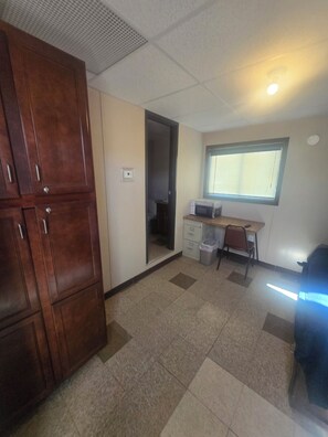 Economy Studio | Living area | Smart TV, Netflix, Hulu, streaming services -  Summer Creek Cabins (Big Spring)