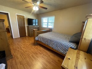 Comfort House | Free WiFi, bed sheets -  Summer Creek Cabins (Big Spring)