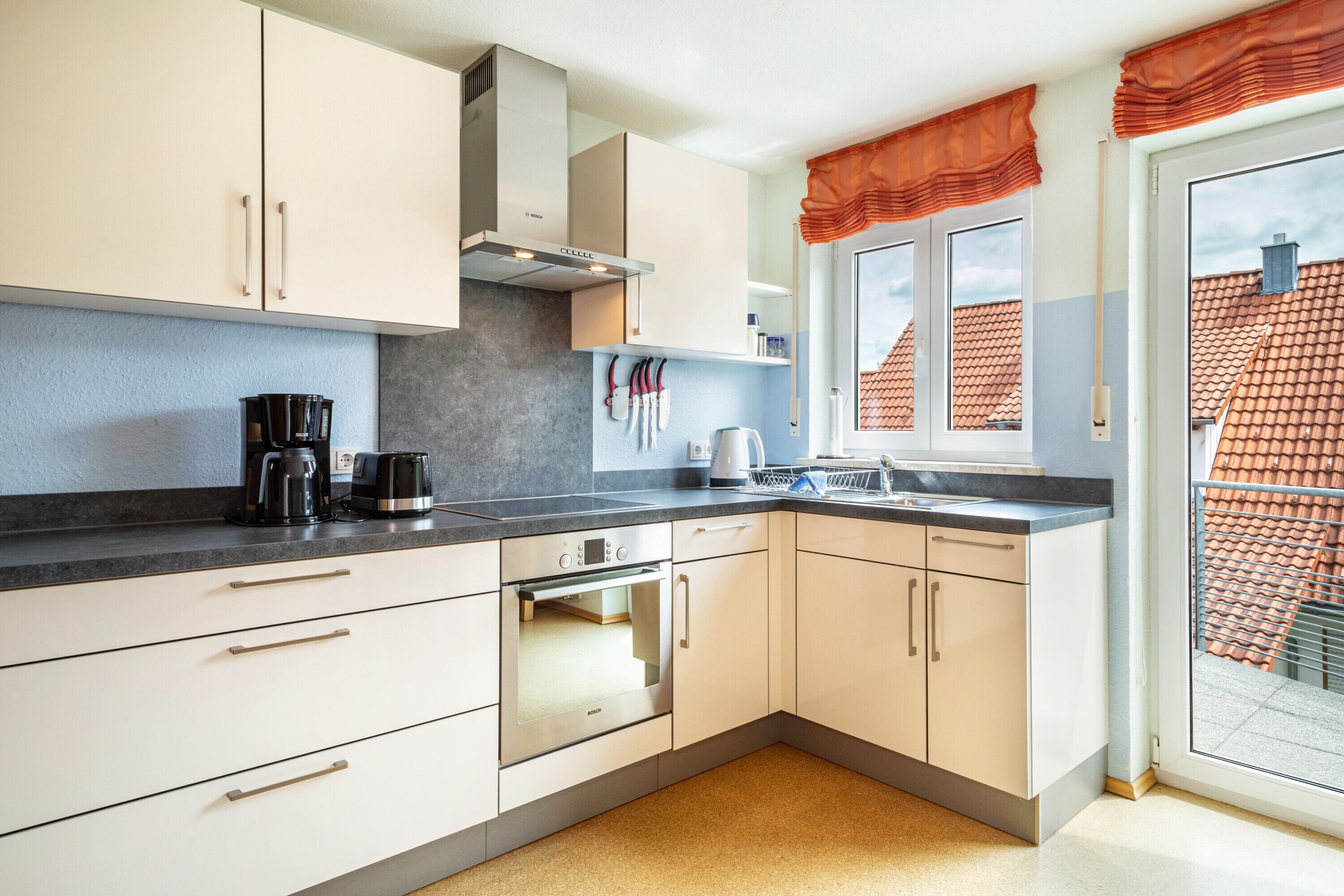 Fridge, oven, stovetop, coffee/tea maker