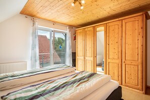 2 bedrooms, free WiFi, bed sheets - Apartment 'Diesch' with Shared Garden, Balcony and Wi-Fi (Neukirch)