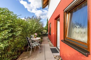 Outdoor dining - Apartment 'An Der Schwäbischen Alb' with Private Terrace and Wi-Fi (Mössingen)