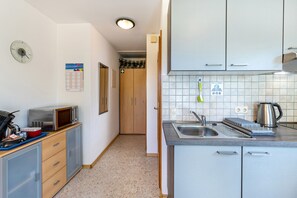 Fridge, microwave, stovetop, coffee/tea maker